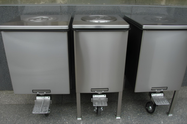 Tachos con pedal de acero inoxidable