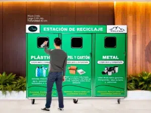 Estaciones de reciclaje de acero inoxidable de 3 compartimientos.